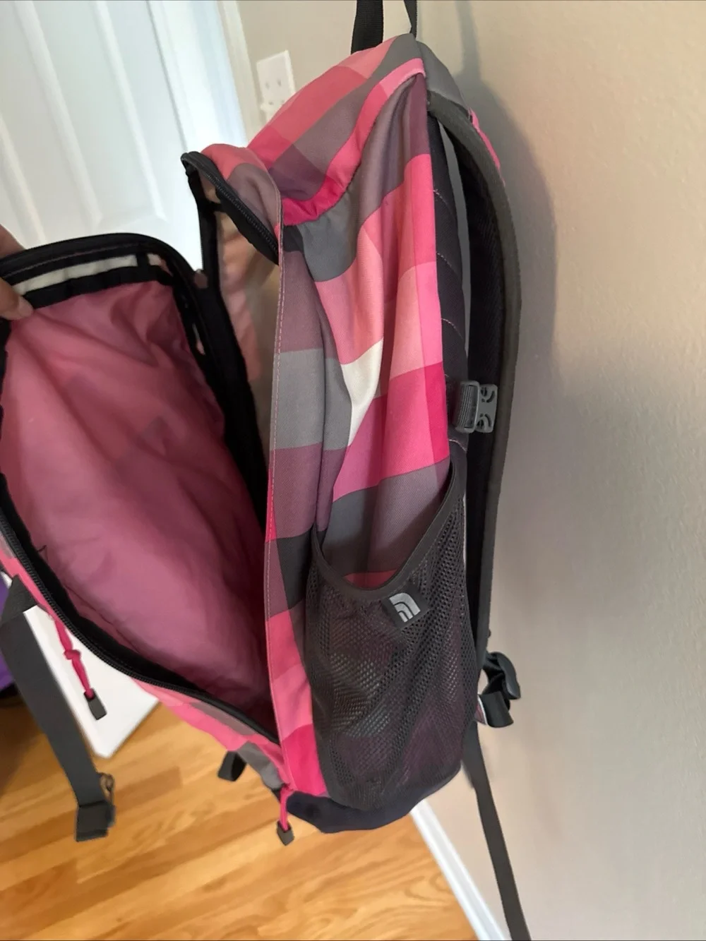 The North Face Wasatch Girls Backpack! Pink/Gray Plaid Zip Pockets